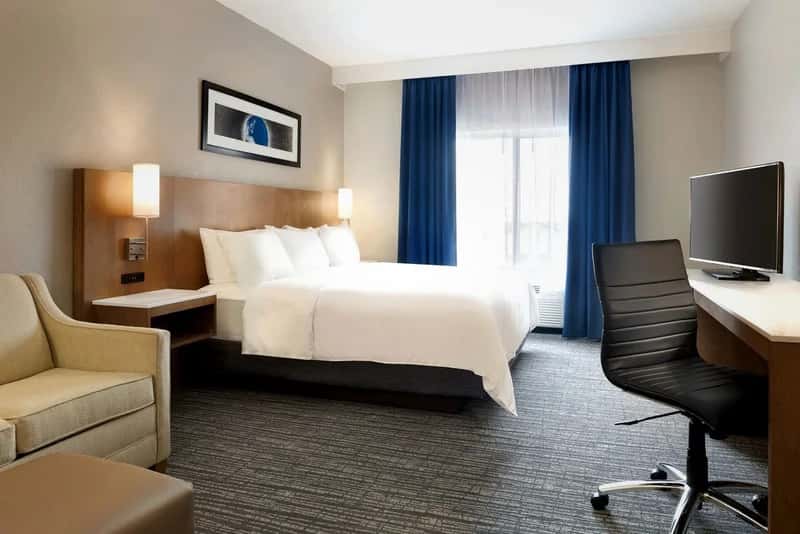 Radisson Hotel Ames Conference Center At Isu — guest room