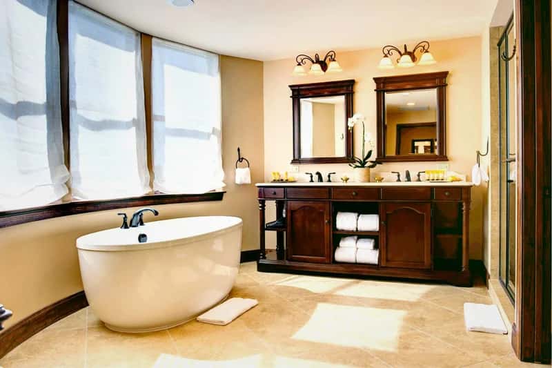 Deep soaking tub at Hotel Viata in Austin, TX
