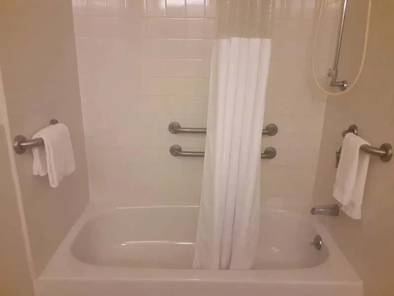 The Charles Inn - Featured hot tub