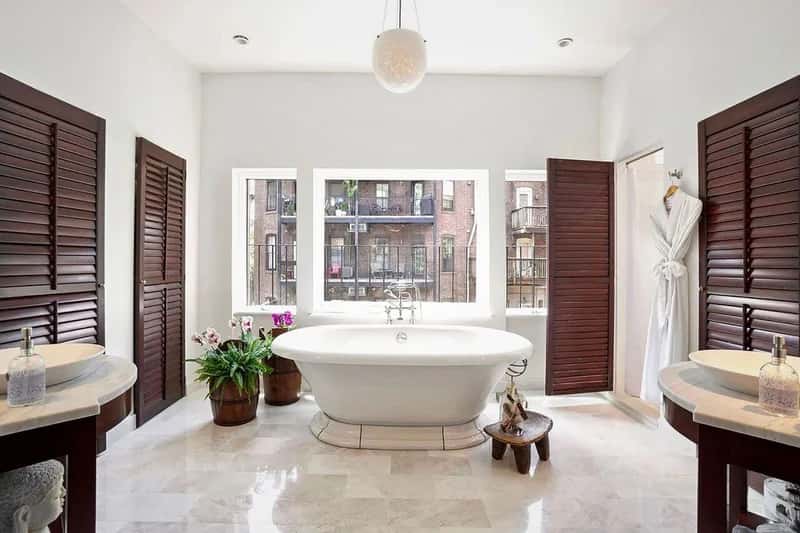 Clarendon Square - Featured hot tub