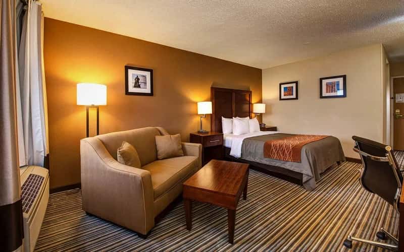 Comfort Inn - Hall of Fame — guest room