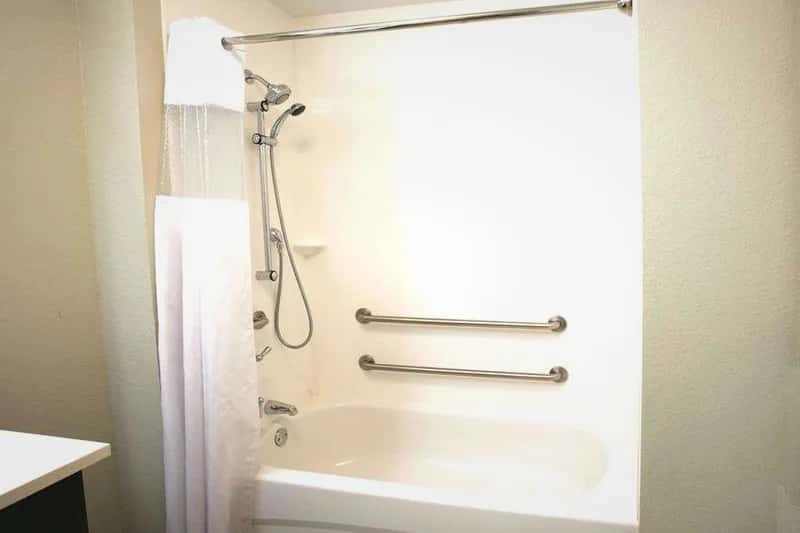 Deep soaking tub at La Quinta Inn & Suites By Wyndham Duluth in Duluth, MN