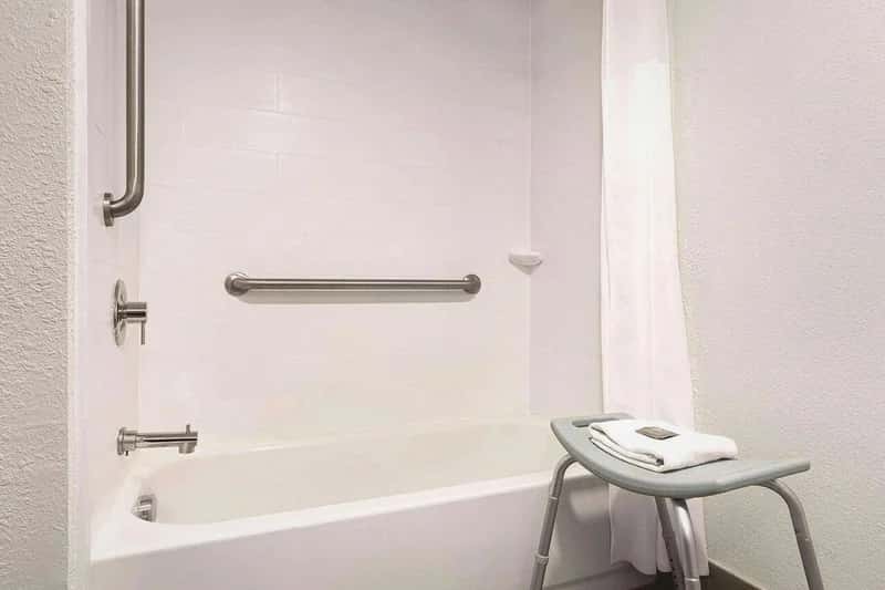 Country Inn & Suites by Radisson, Dunn, NC - Featured hot tub