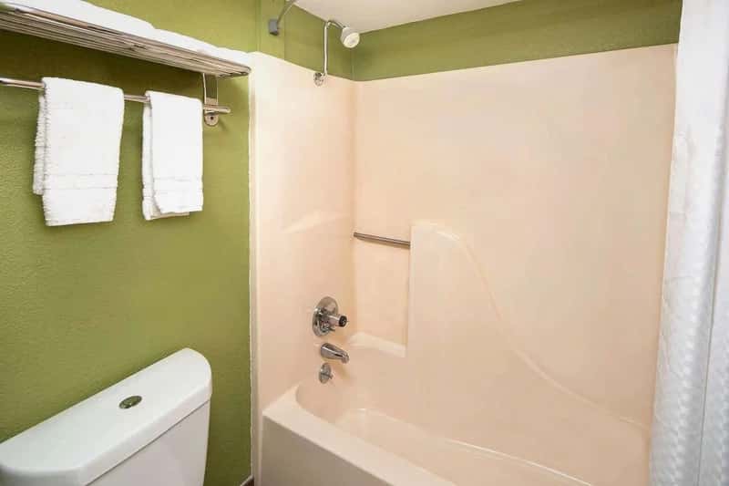 Days Inn by Wyndham Tupelo - Featured hot tub