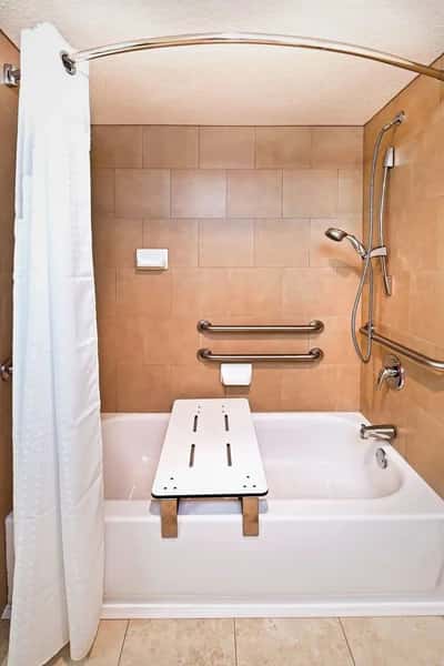 Deep soaking bathtub
