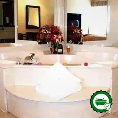 A Victory Suites - Verified Jacuzzi In-Room