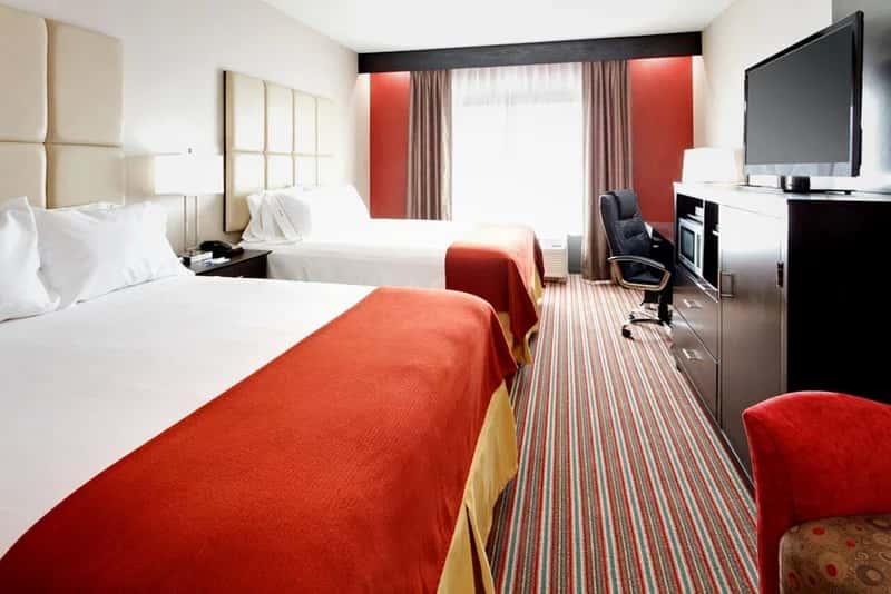 Holiday Inn Express & Suites York Ne - Market Street By IHG — guest room