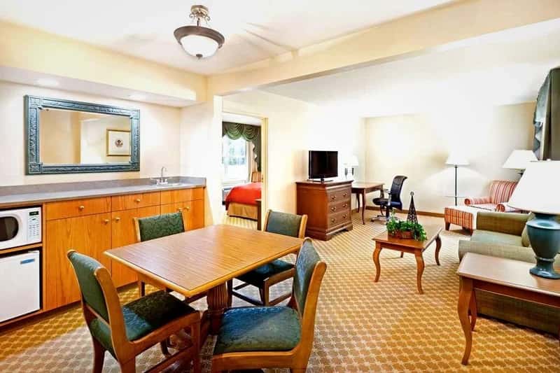 Country Inn & Suites by Radisson, York, PA — guest room