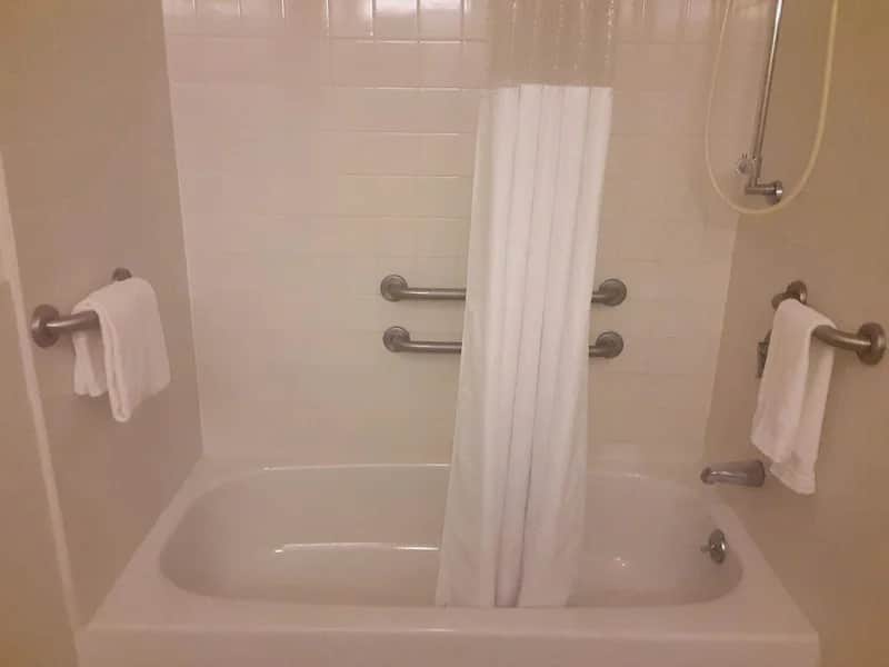 The Charles Inn - Featured hot tub
