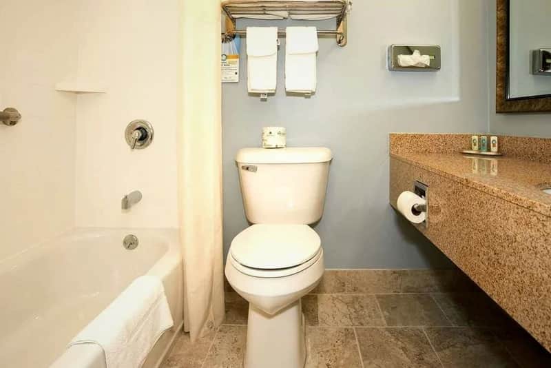 Quality Inn - Featured hot tub