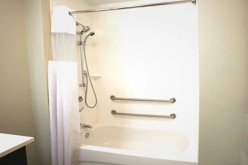 La Quinta Inn & Suites By Wyndham Duluth - Featured hot tub