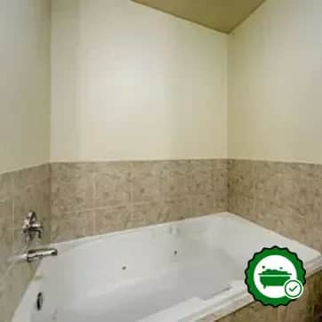 Triple Play Resort Hotel & Suites - Verified Jacuzzi In-Room