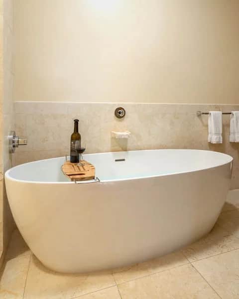 Seesaw's Lodge - Featured hot tub