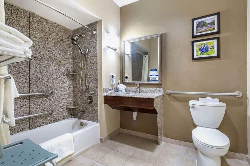 Comfort Suites Old Town Spring - Featured hot tub