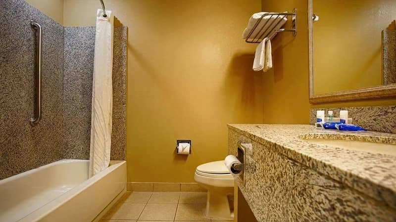 Best Western Plus Woodland Hills Hotel & Suites - Featured hot tub