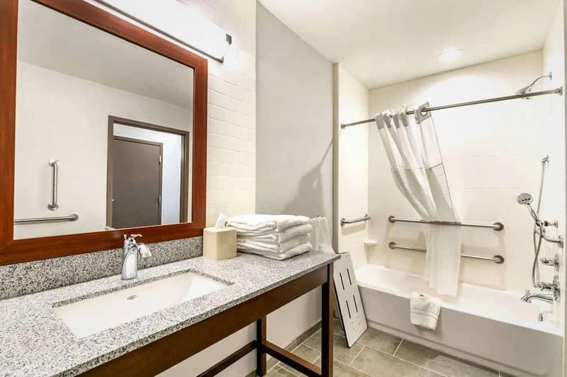 Comfort Suites - Featured hot tub
