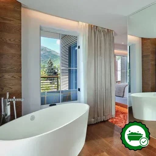 Deep soaking bathtub