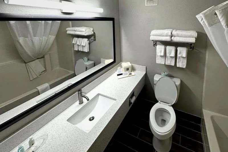 Quality Suites Near West Acres — photo 2