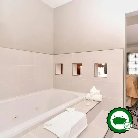 Deep soaking bathtub