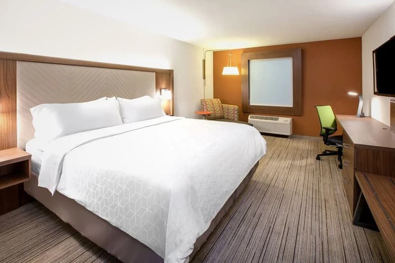 Holiday Inn Express & Suites Fulton, an IHG hotel — photo 2
