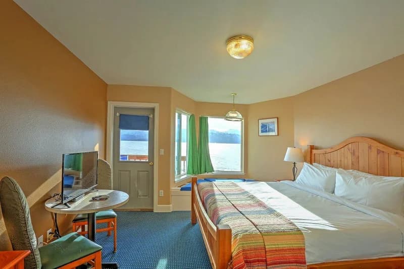 Land's End Resort — photo 2
