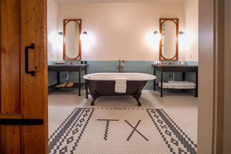 Texican Court, Valencia Hotel Collection
