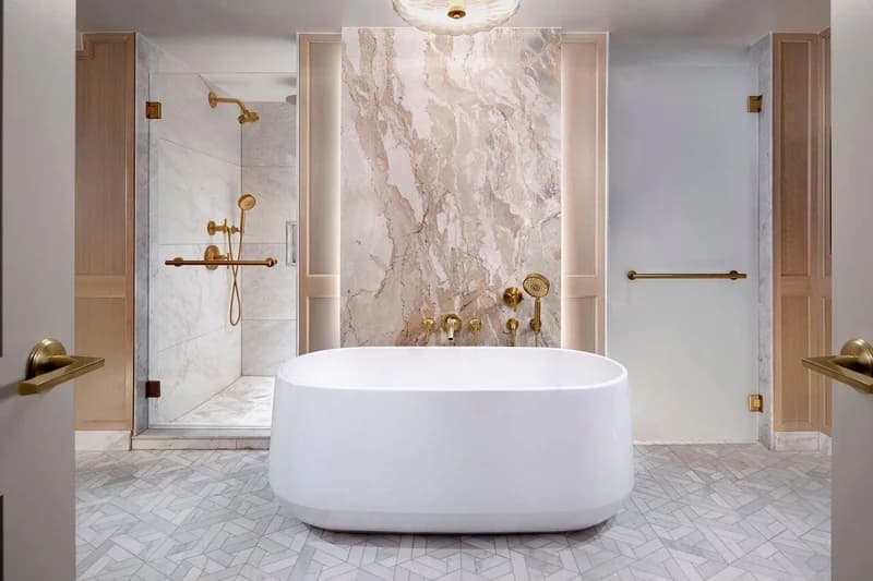 Hotels with jacuzzi in room in Naples