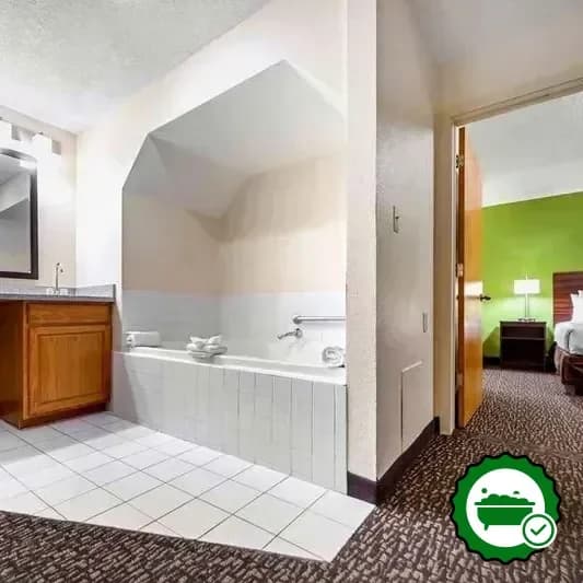 Deep soaking bathtub