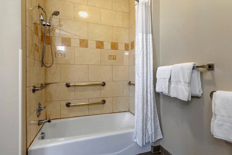 Hotels with jacuzzi in room in Plano
