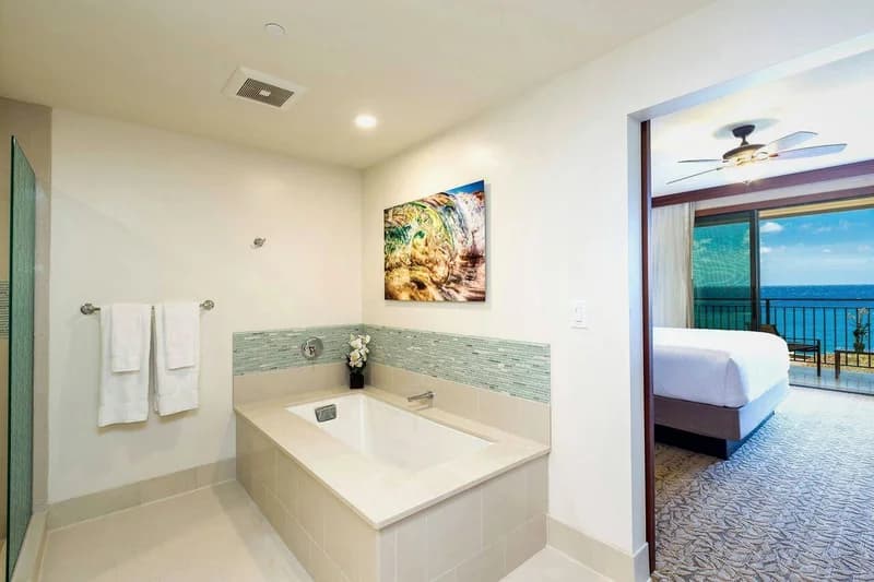 Hotels with jacuzzi in room in Poipu