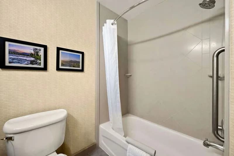 Comfort Inn & Suites Airport