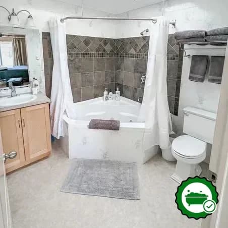 Jetted bathtub