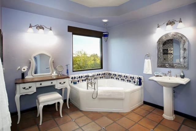 Deep soaking bathtub
