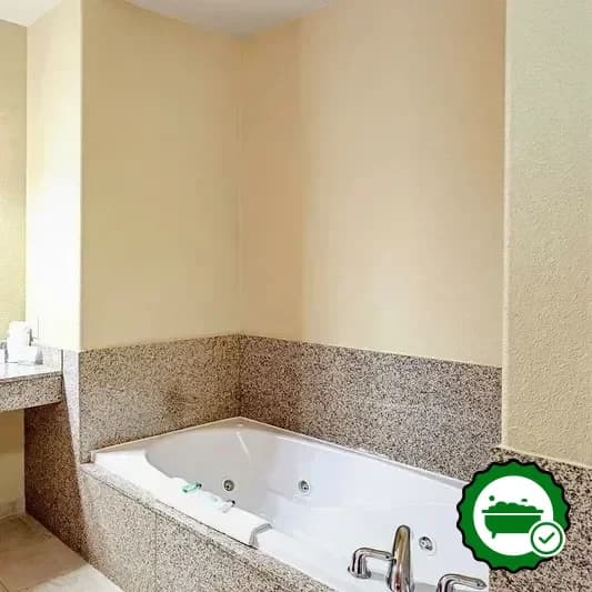Jetted bathtub
