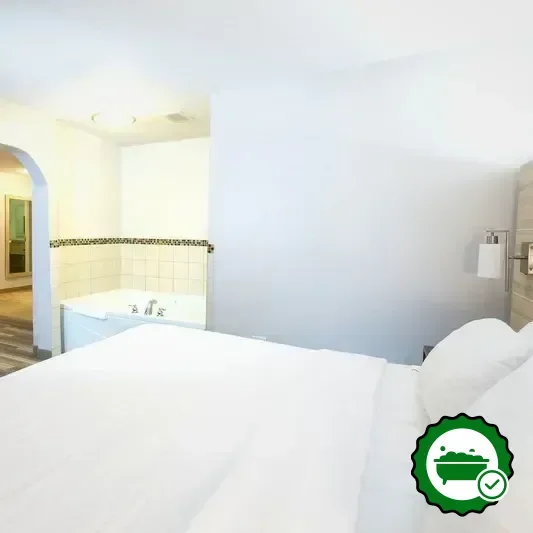 Holiday Inn Express & Suites Detroit - Utica By IHG