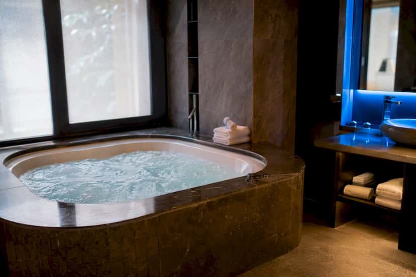 4 Verified Ways to Book a Private Jacuzzi Room (TubStays Alternatives)