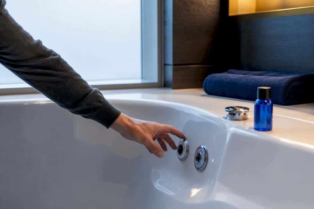 Hotel Guests: Find a Verified In Room Jetted Tub in 60–90 Seconds