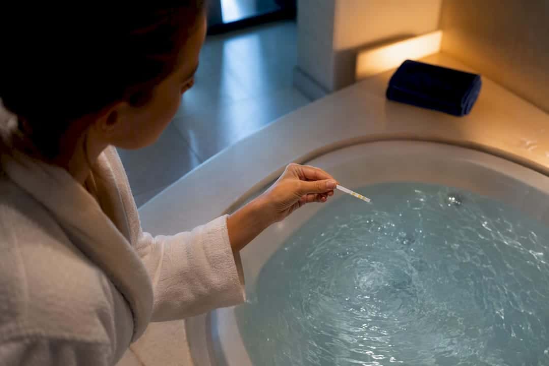 60 Second Check for Guests: Spot Chlorine in an In Room Jacuzzi