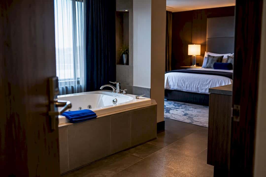 Don't Get Fooled by Jacuzzi Listings, Verify In Room Jacuzzi vs Spa