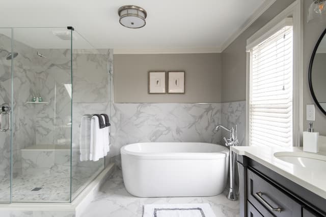 Deep soaking bathtub