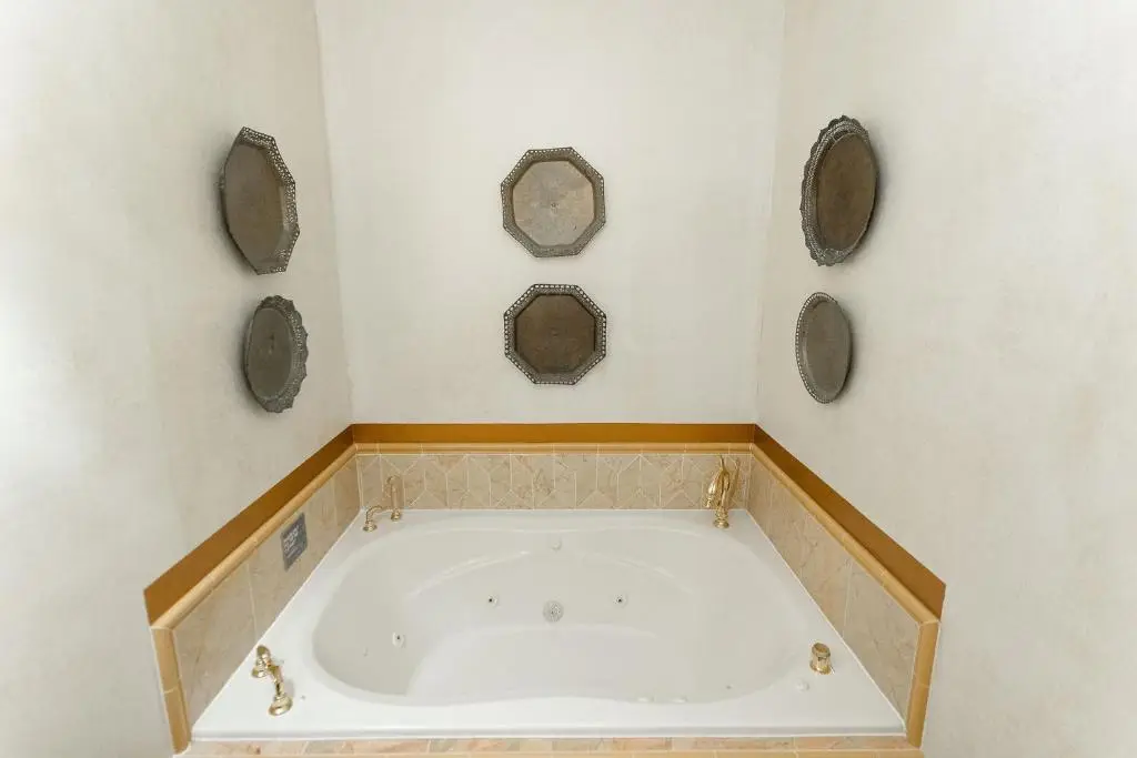 Private in-room jacuzzi tub in the Patriot's Room 102 at 1840s Carrollton Inn