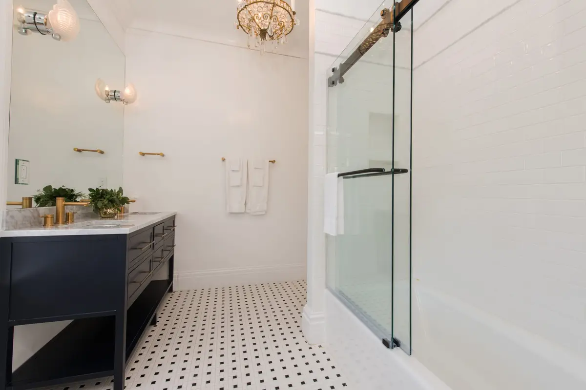 20 South Battery soaking bathtub
