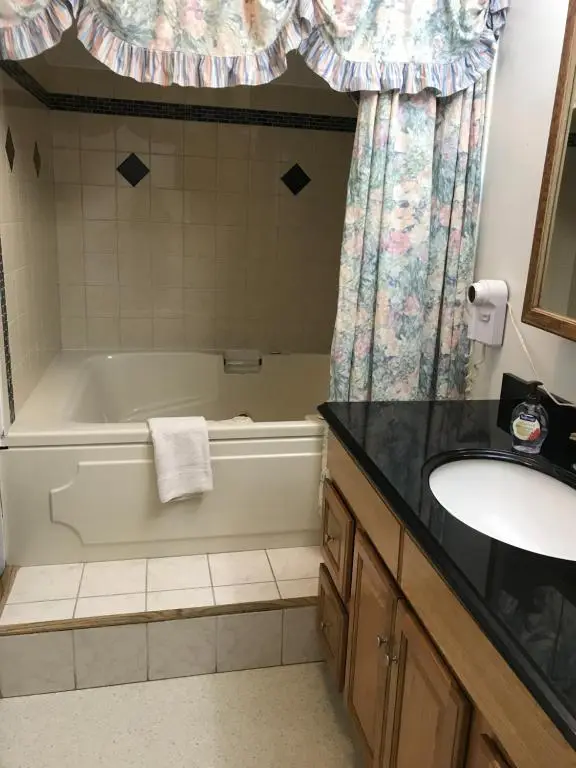 Private in-room jacuzzi tub in the Deluxe Queen Room at 7 Gables Inn & Suites