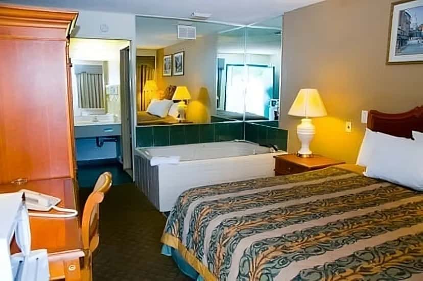 In-room hot tub at A Victory Hotel in Southfield, MI