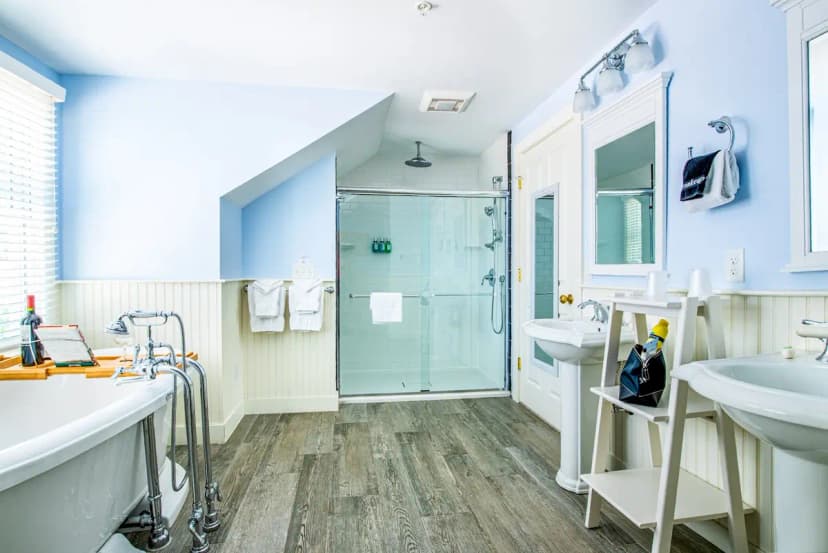 Hotels with jacuzzi in room in Provincetown
