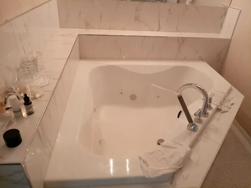 Hotels with jacuzzi in room in Brooklyn