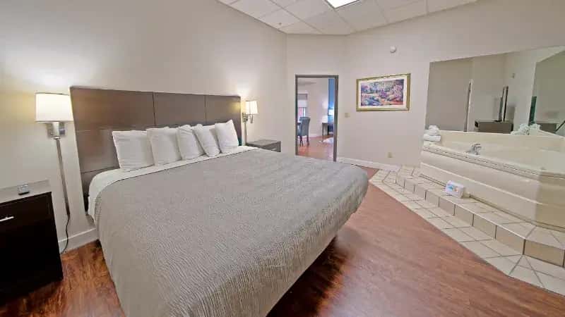In-room hot tub at All Season Suites Pigeon Forge in Pigeon Forge, TN
