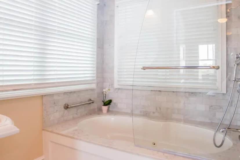 Private in-room jacuzzi tub in the Deluxe Double Room at Almondy Inn