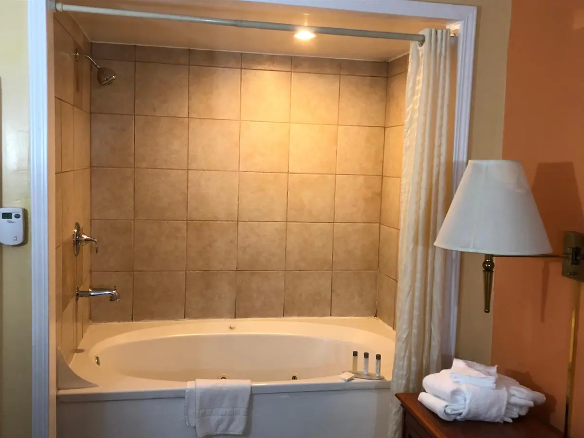 Private in-room jacuzzi tub in the King Room with Spa Bath - Non-Smoking at Alpine Inn & Spa