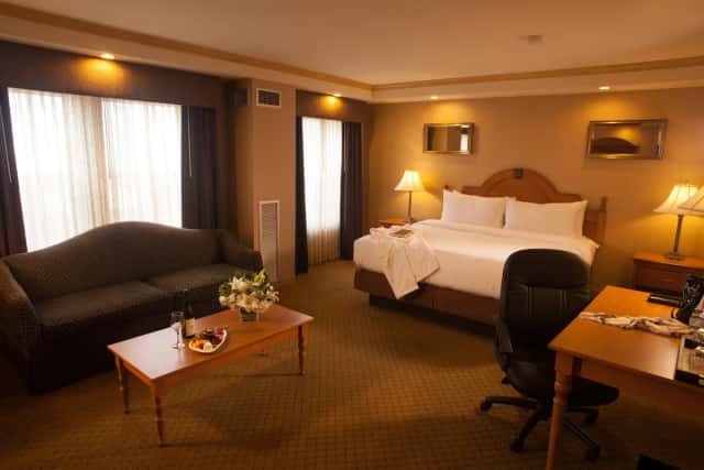 Ambassador Hotel Milwaukee — guest room